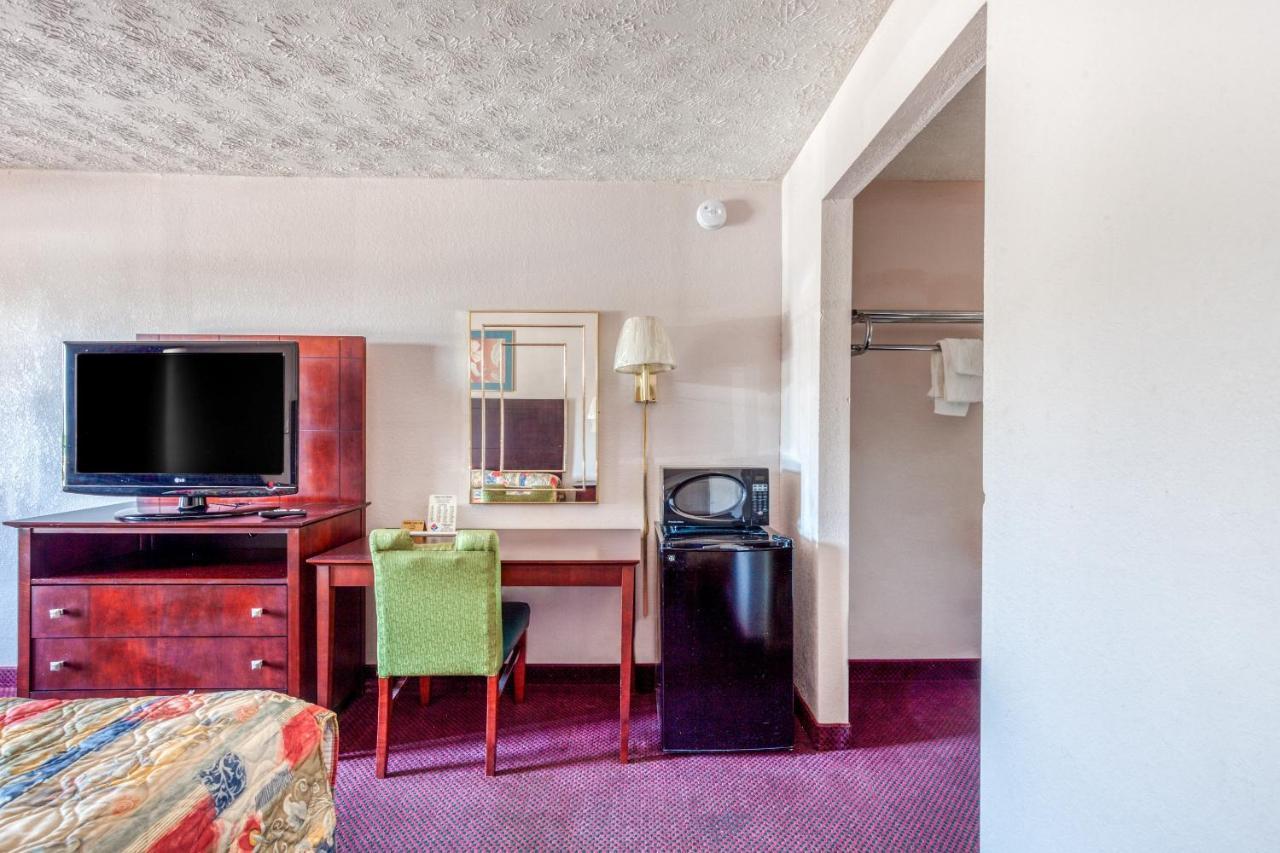 Oyo Hotel Decatur I-20 East & Wesley Club Dr 外观 照片
