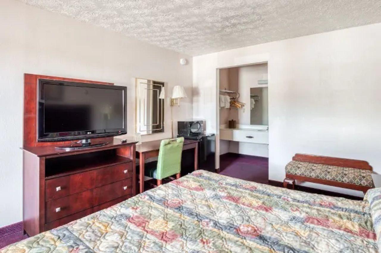 Oyo Hotel Decatur I-20 East & Wesley Club Dr 外观 照片