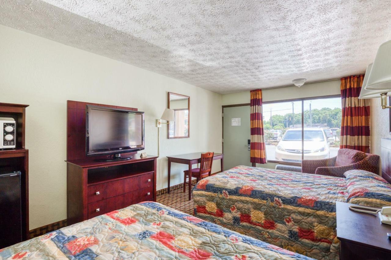 Oyo Hotel Decatur I-20 East & Wesley Club Dr 外观 照片